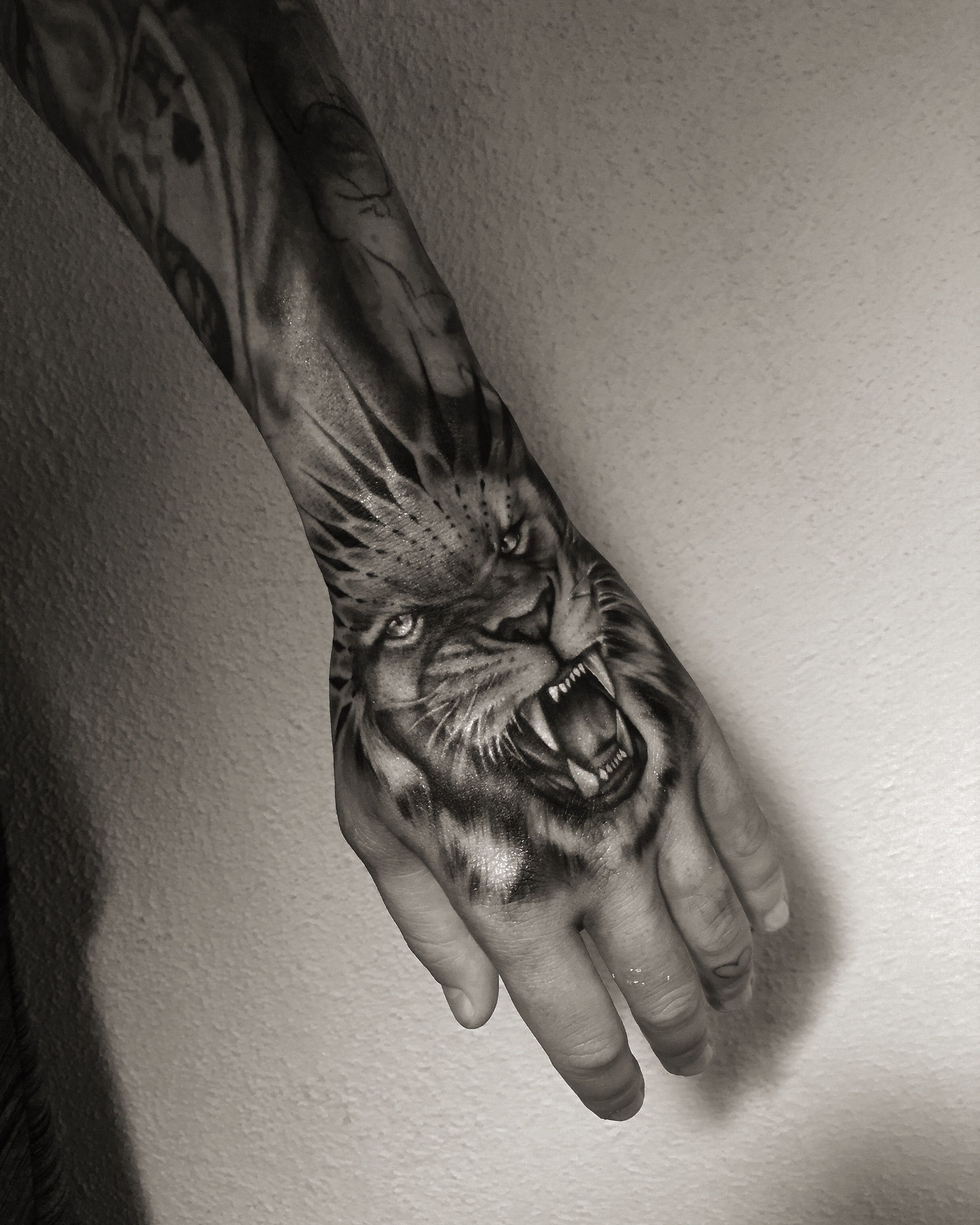 Lion Hand Tattoo, Lion Face Tattoo On Hand