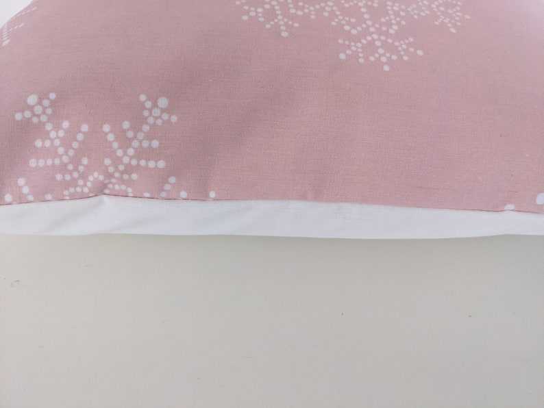 Snowflakes Pink And White Christmas Cushion Soft And Comfortable Pink Christmas Pillows#2