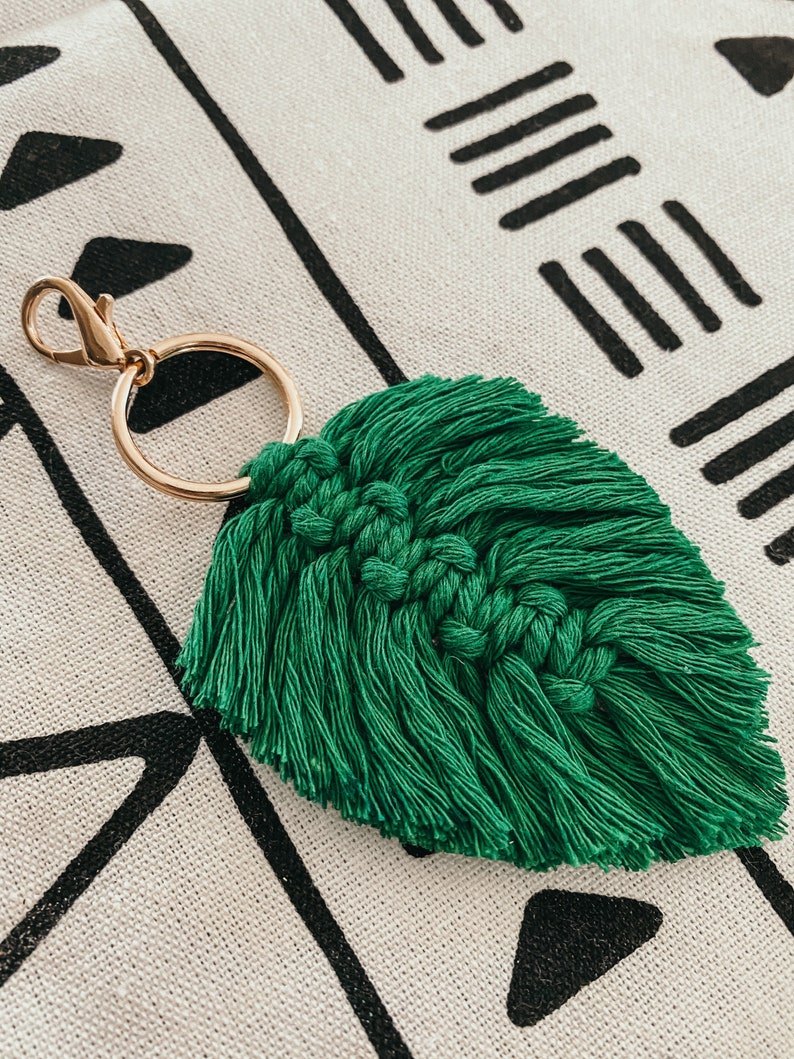 Green Leaf Macrame Keychain, Projects