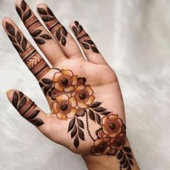 flower front hand mehndi design