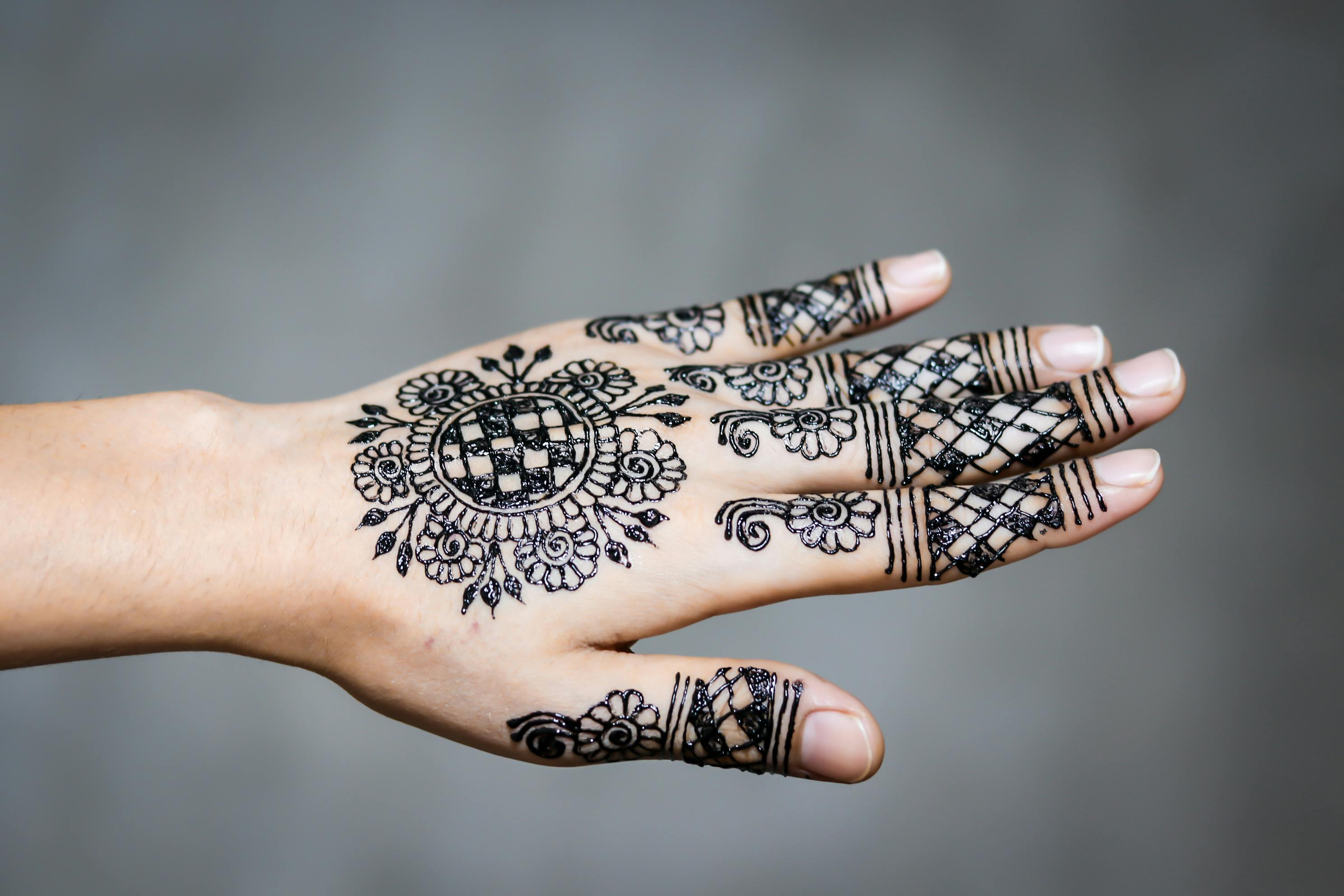 Black Arabic Mehndi Design