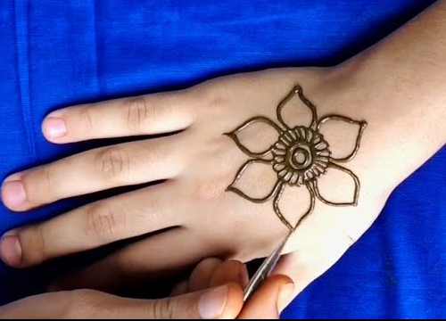 Beginner Cute Simple Mehndi Designs for Front Hands