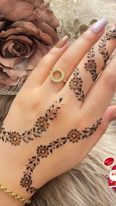 Simple Modern Mehndi Design