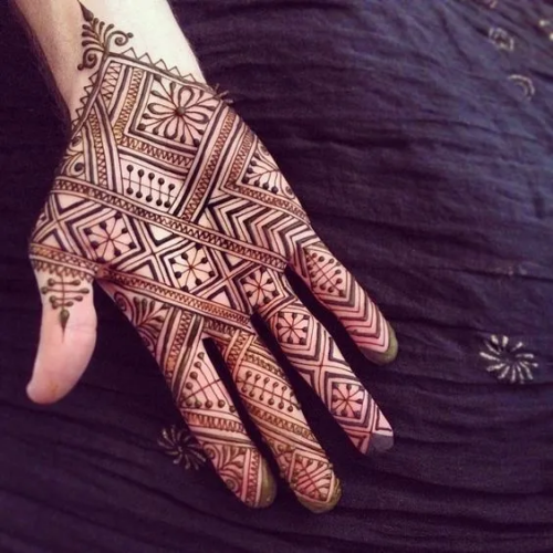 Lines Stylish Front Hand Mehndi Design