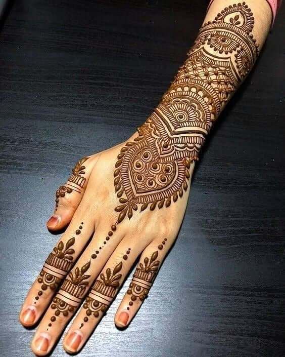 Back Hand Mehndi Design, Stylish Back Hand Mehndi Designs 23
