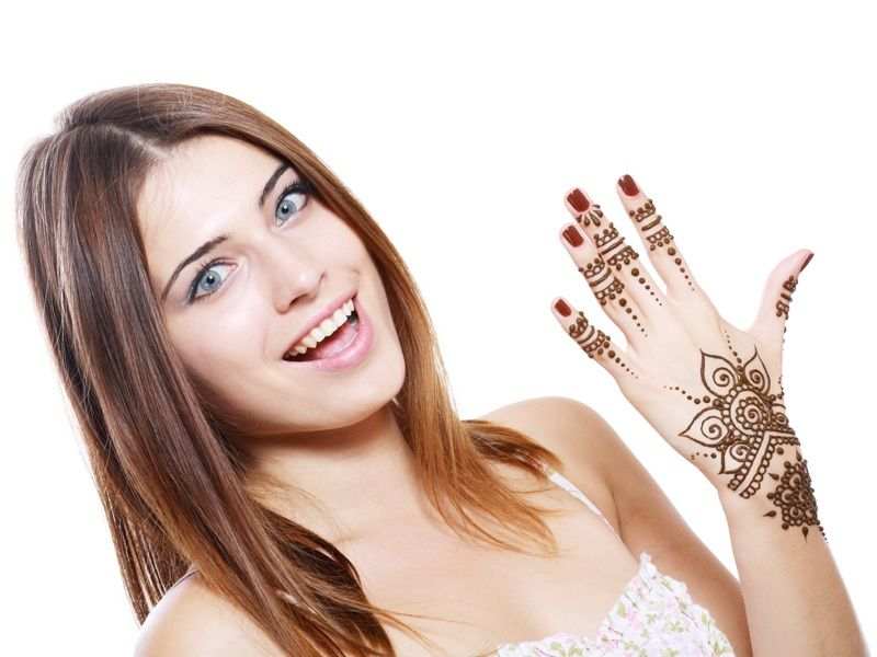 Back Hand Mehndi Design, Stylish Back Hand Mehndi Designs 132