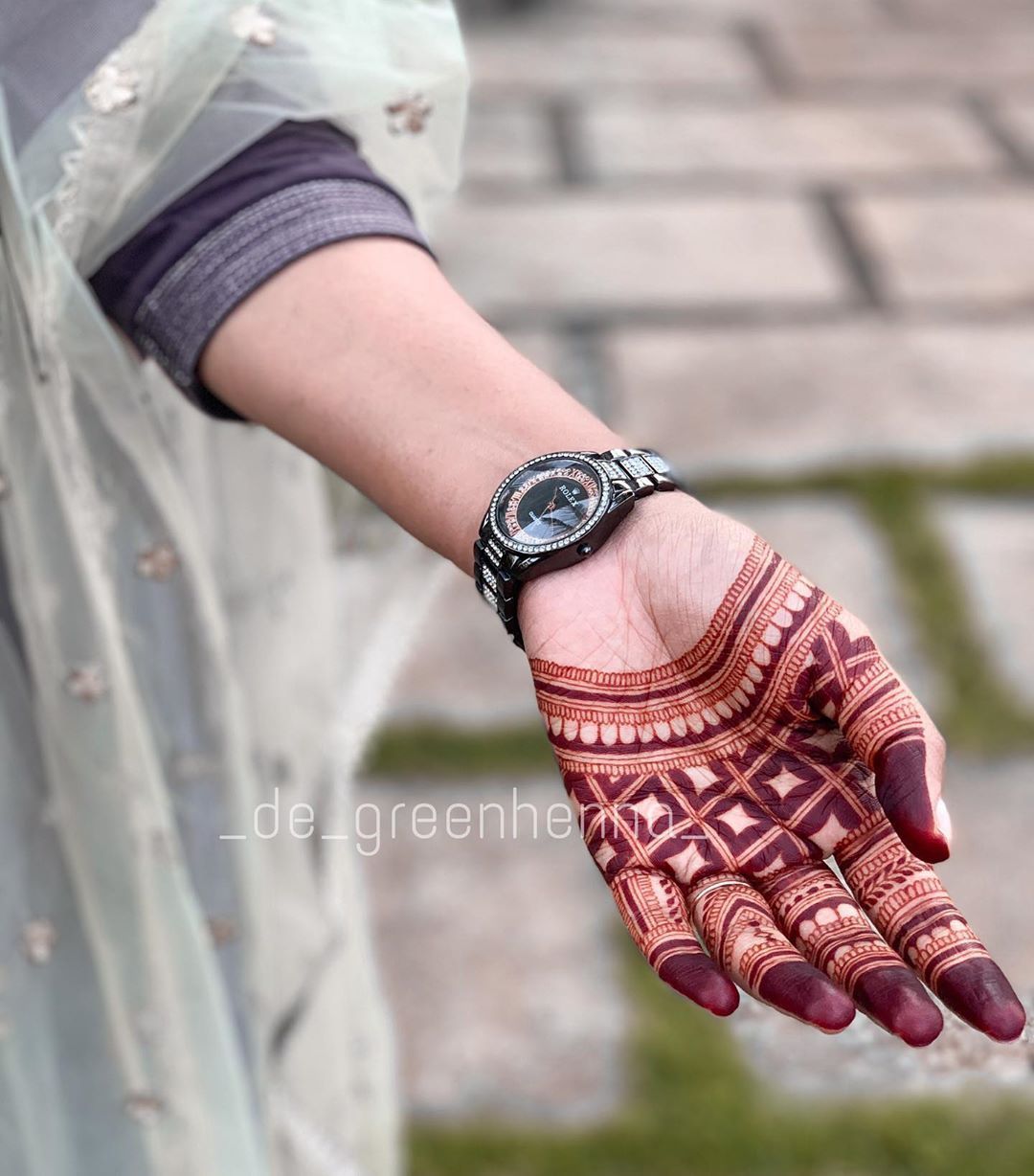 Back Hand Mehndi Design, Stylish Back Hand Mehndi Designs 7