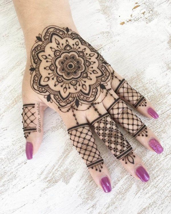 Back Hand Mehndi Design, Stylish Back Hand Mehndi Designs 21