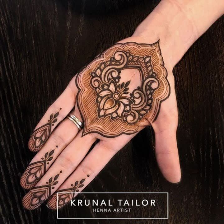 Front Hand Simple Mehndi Design, Front Hand Mehndi Design 121