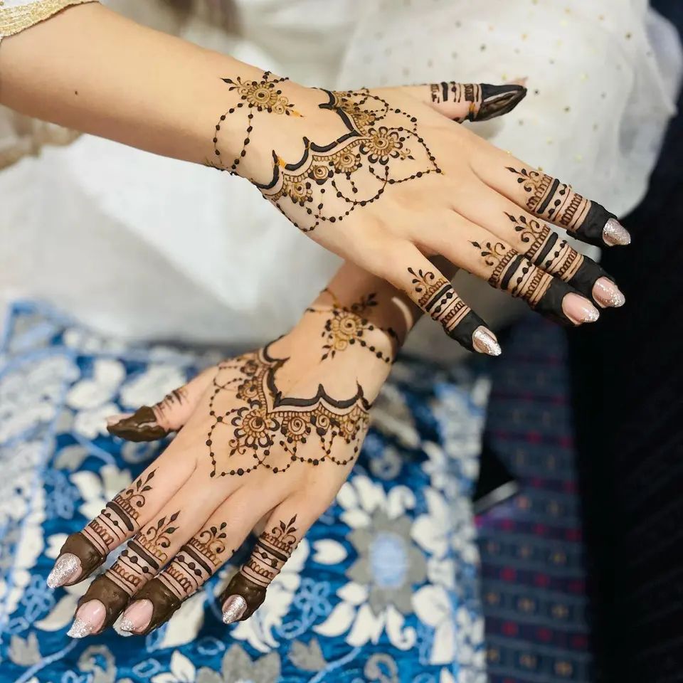 Back Hand Mehndi Design, Stylish Back Hand Mehndi Designs 78