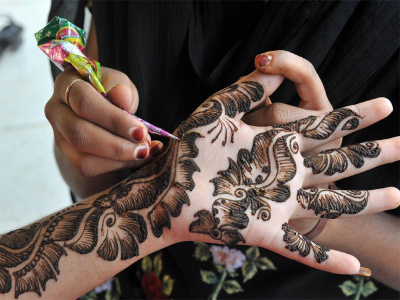 Back Hand Mehndi Design, Stylish Back Hand Mehndi Designs 126