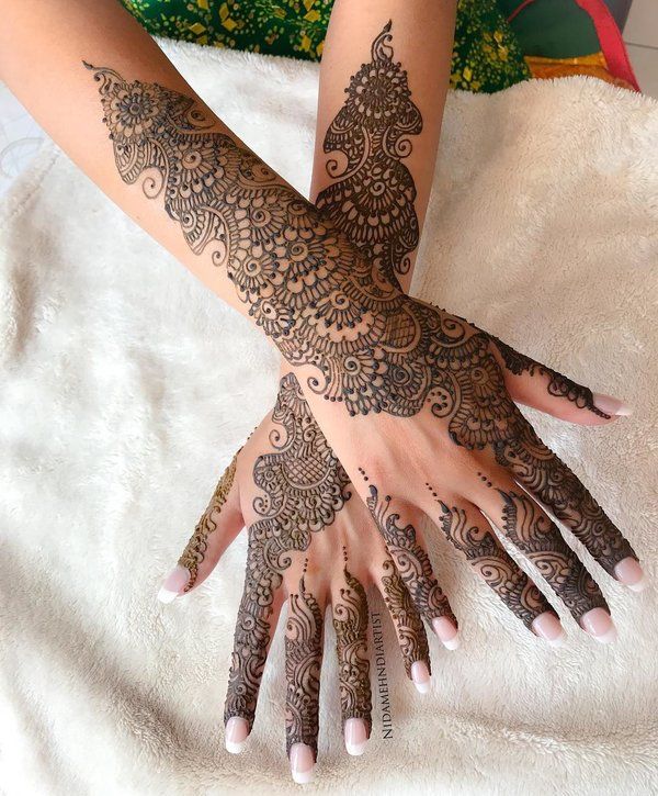 Back Hand Mehndi Design, Stylish Back Hand Mehndi Designs 33