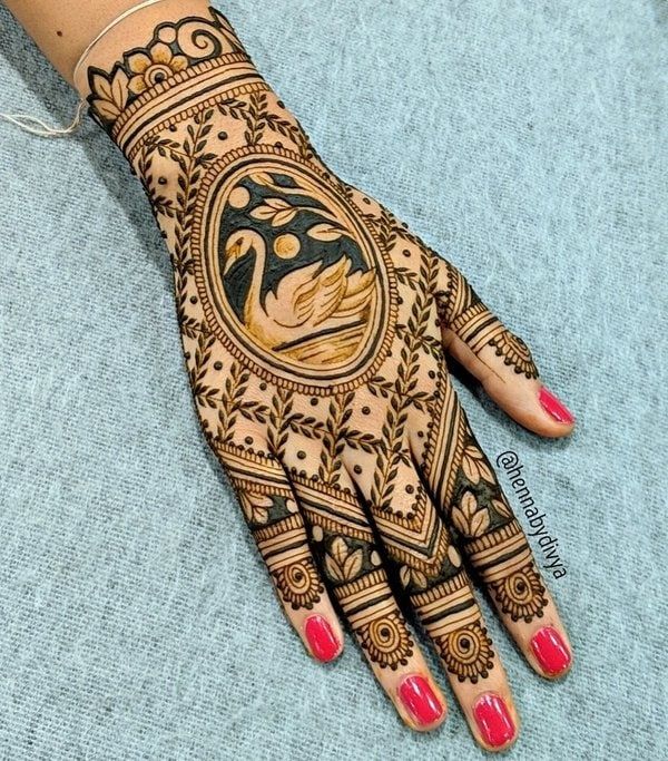 Back Hand Mehndi Design, Stylish Back Hand Mehndi Designs 12