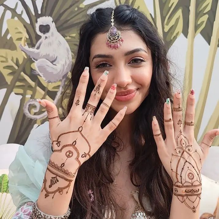 Back Hand Mehndi Design, Stylish Back Hand Mehndi Designs 71