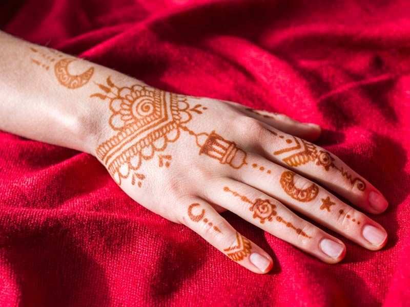 Back Hand Mehndi Design, Stylish Back Hand Mehndi Designs 139