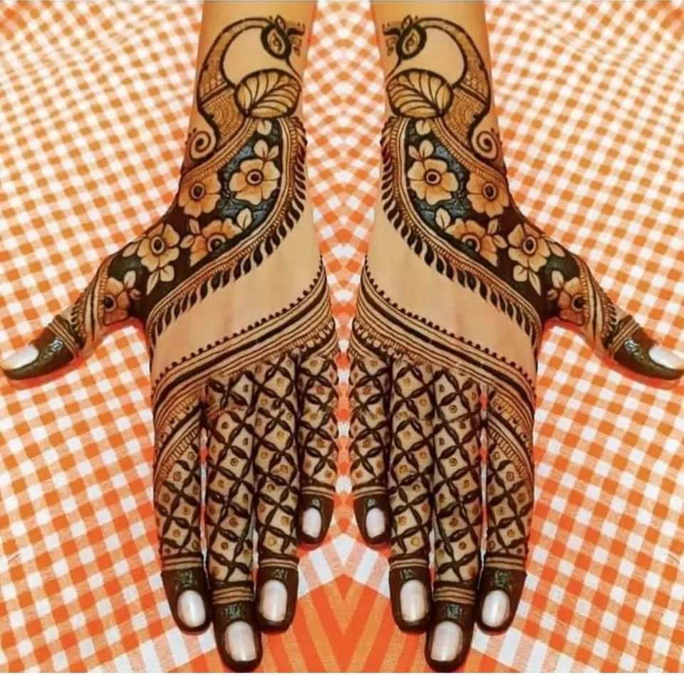 Back Hand Mehndi Design, Stylish Back Hand Mehndi Designs 80