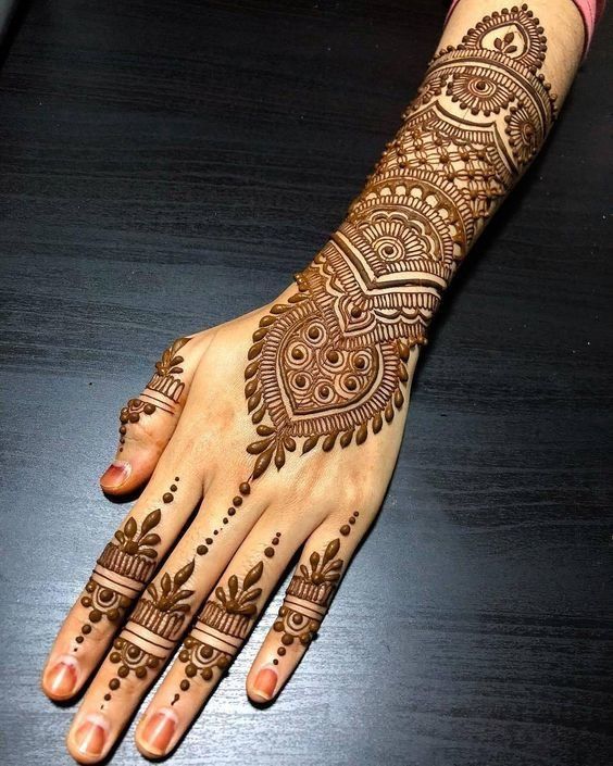 Back Hand Mehndi Design, Stylish Back Hand Mehndi Designs 98