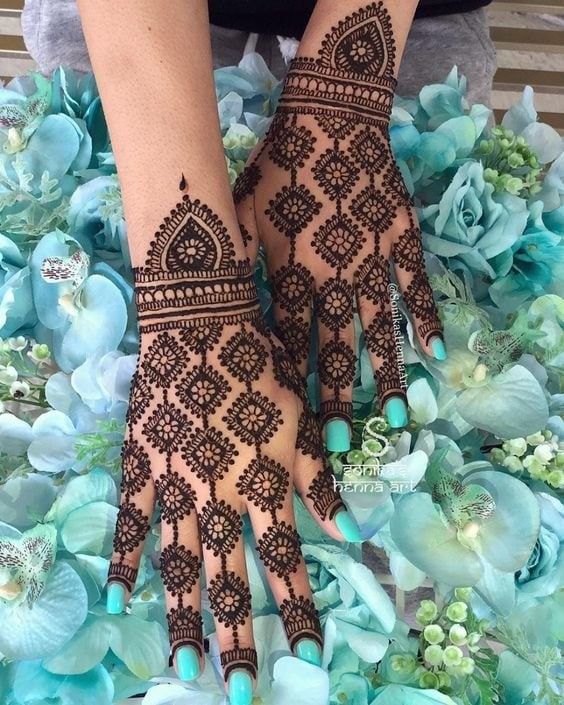 Back Hand Mehndi Design, Stylish Back Hand Mehndi Designs 1