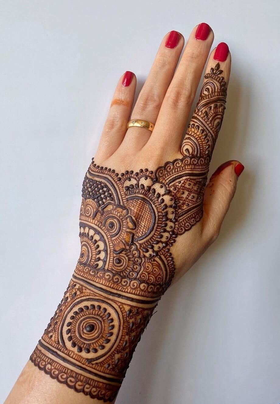 Back Hand Mehndi Design, Stylish Back Hand Mehndi Designs 10