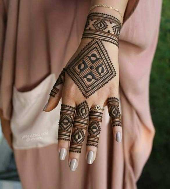 Back Hand Mehndi Design, Stylish Back Hand Mehndi Designs 88