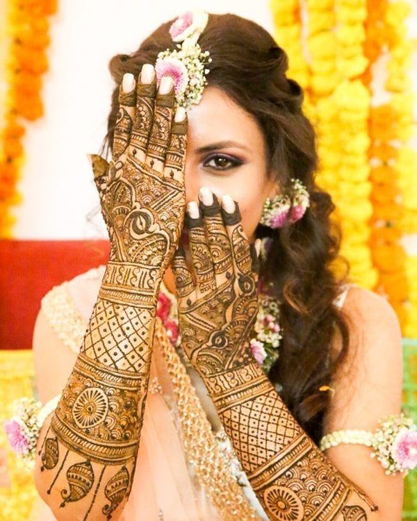 Back Hand Mehndi Design, Stylish Back Hand Mehndi Designs 22