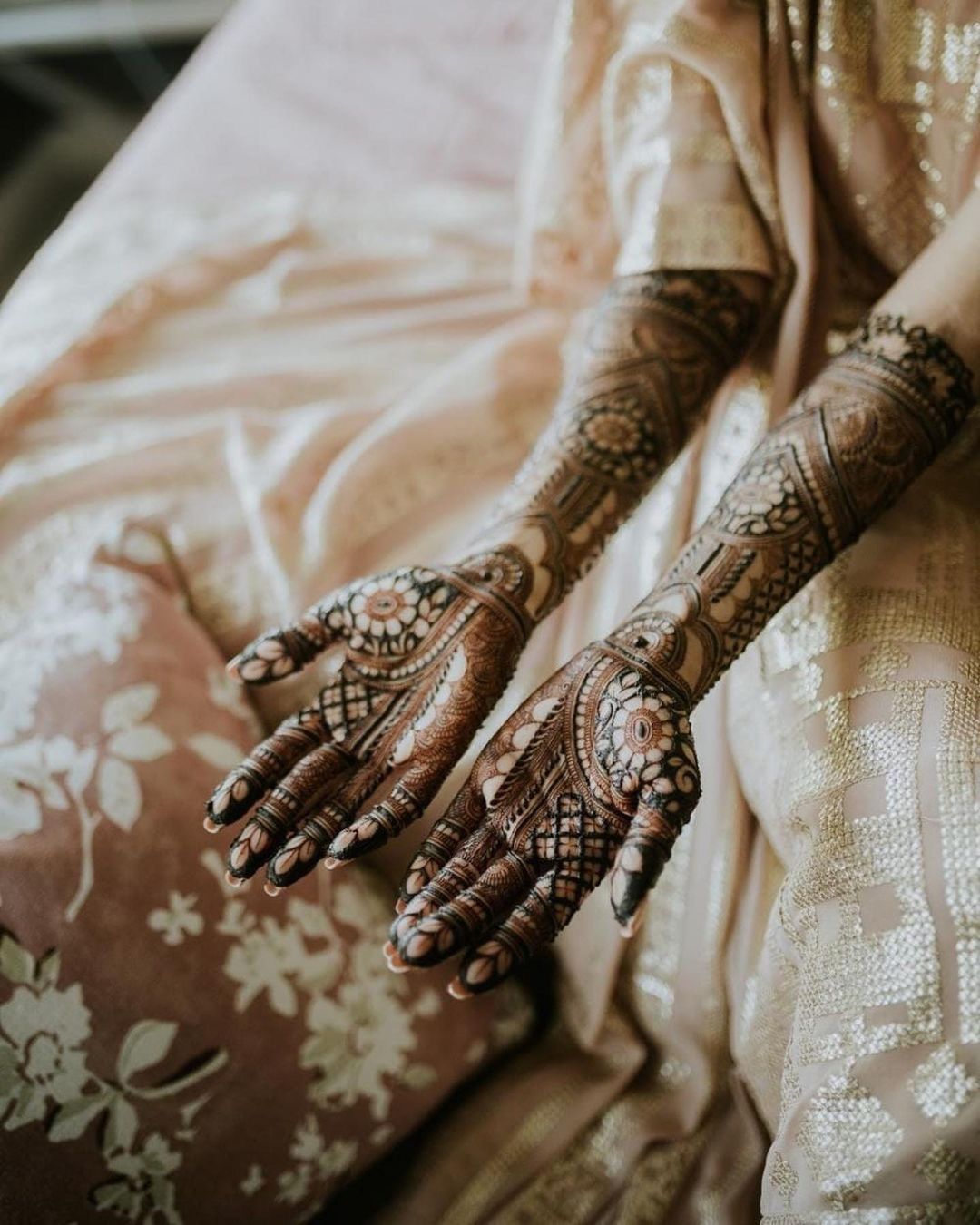 Full Hand Mehndi Design, Stylish Full Hand Mehndi Design 31