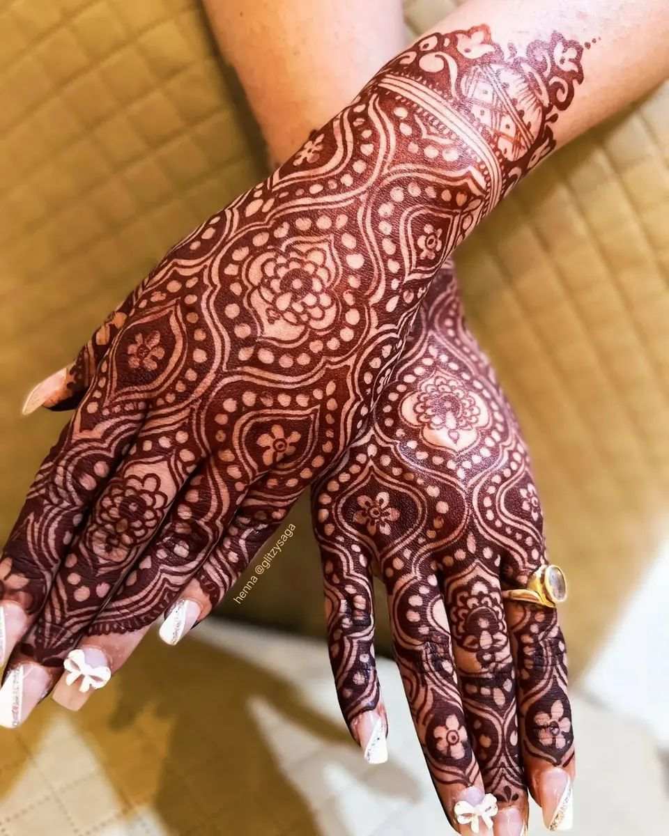 Back Hand Mehndi Design, Stylish Back Hand Mehndi Designs 68