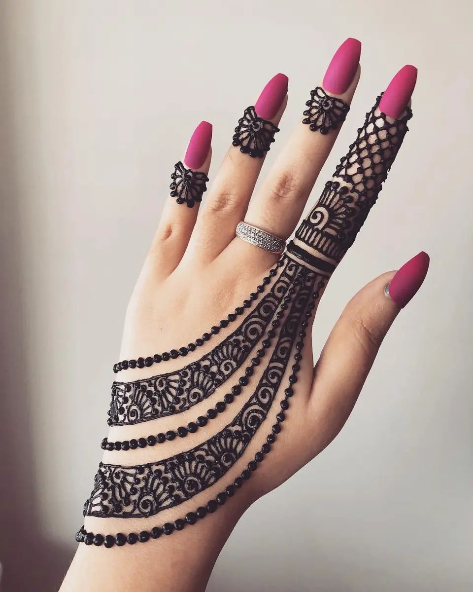 Back Hand Mehndi Design, Stylish Back Hand Mehndi Designs 61