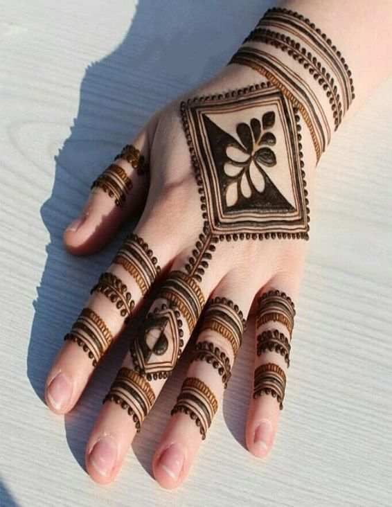 Back Hand Mehndi Design, Stylish Back Hand Mehndi Designs 86