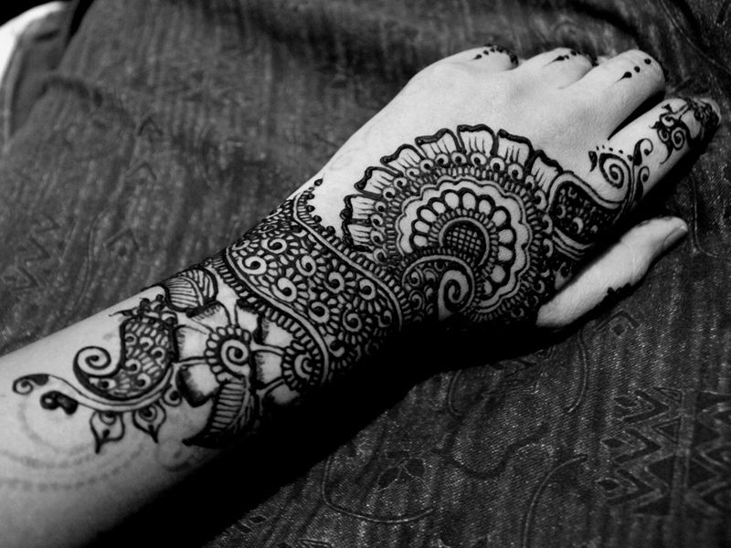 Back Hand Mehndi Design, Stylish Back Hand Mehndi Designs 48