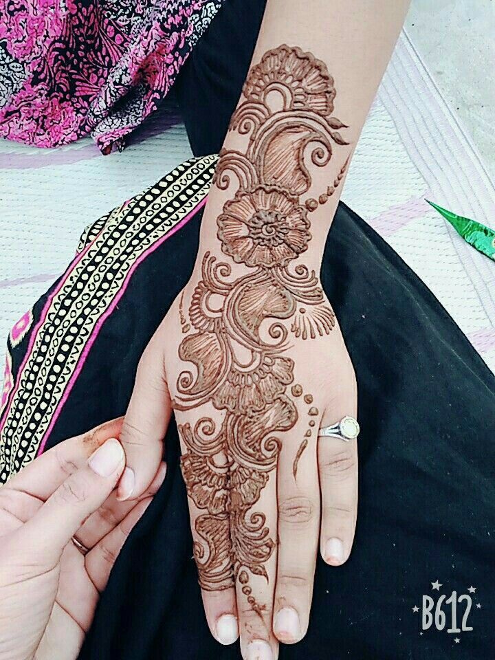 Back Hand Mehndi Design, Stylish Back Hand Mehndi Designs 41