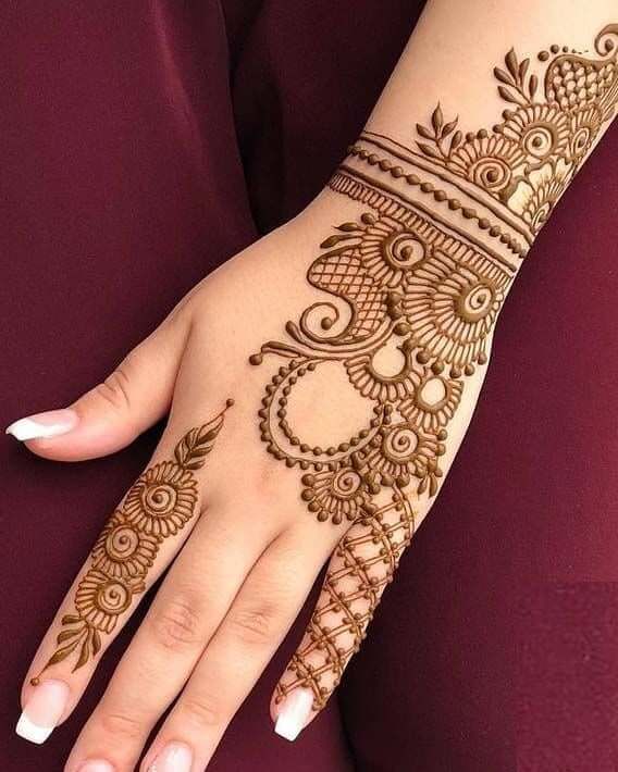 Back Hand Mehndi Design, Stylish Back Hand Mehndi Designs 43