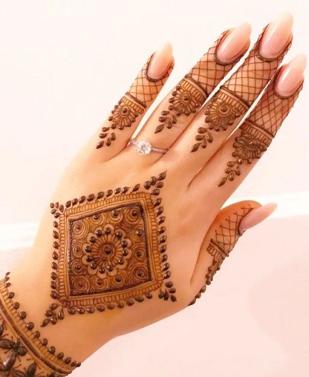 Back Hand Mehndi Design, Stylish Back Hand Mehndi Designs 104