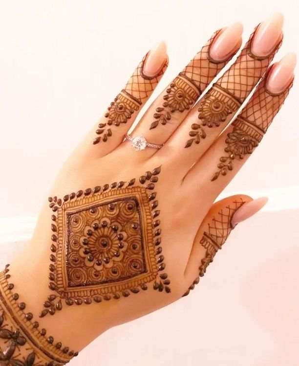Back Hand Mehndi Design, Stylish Back Hand Mehndi Designs 104