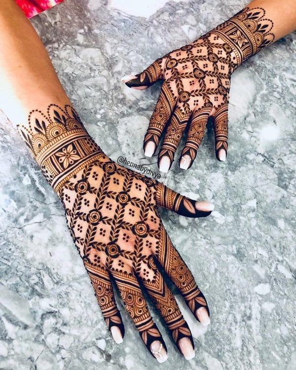 Back Hand Mehndi Design, Stylish Back Hand Mehndi Designs 35