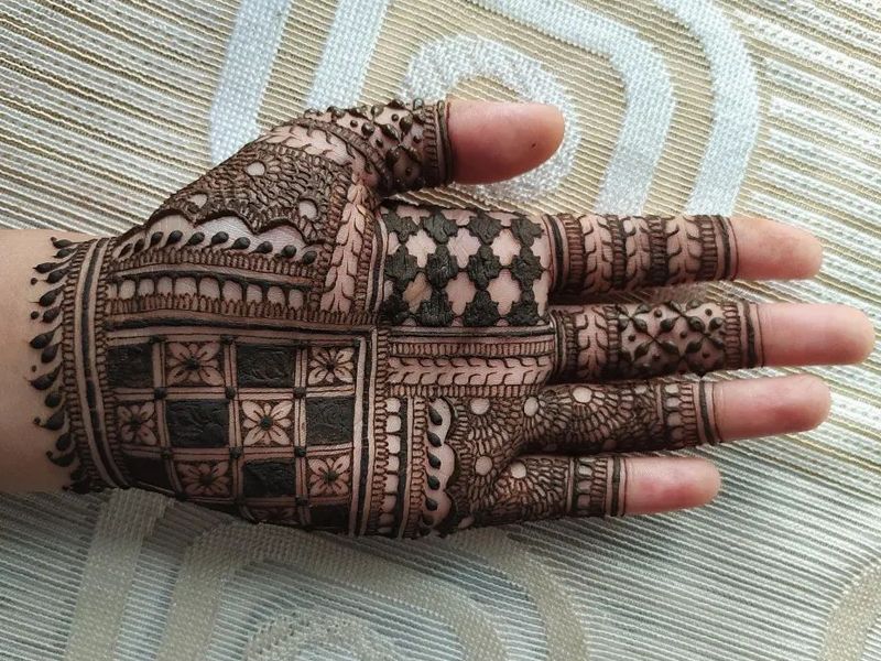 Back Hand Mehndi Design, Stylish Back Hand Mehndi Designs 128