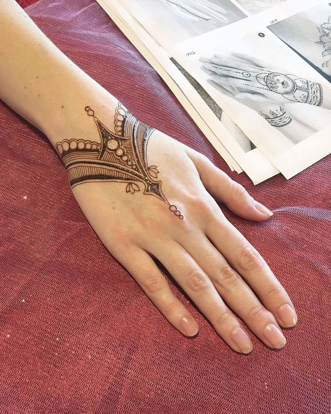 Back Hand Mehndi Design, Stylish Back Hand Mehndi Designs 82