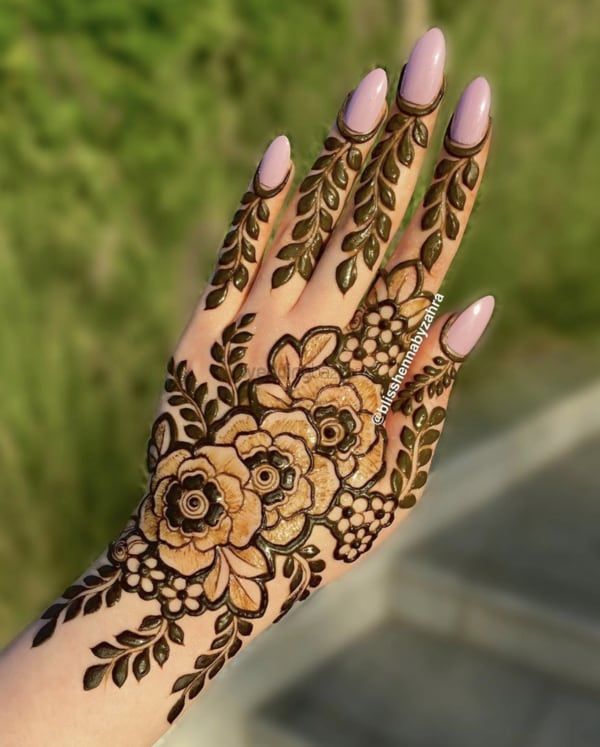Back Hand Mehndi Design, Stylish Back Hand Mehndi Designs 5