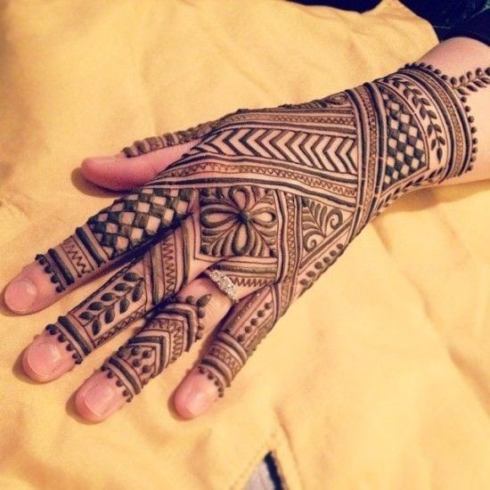 Back Hand Mehndi Design, Stylish Back Hand Mehndi Designs 26