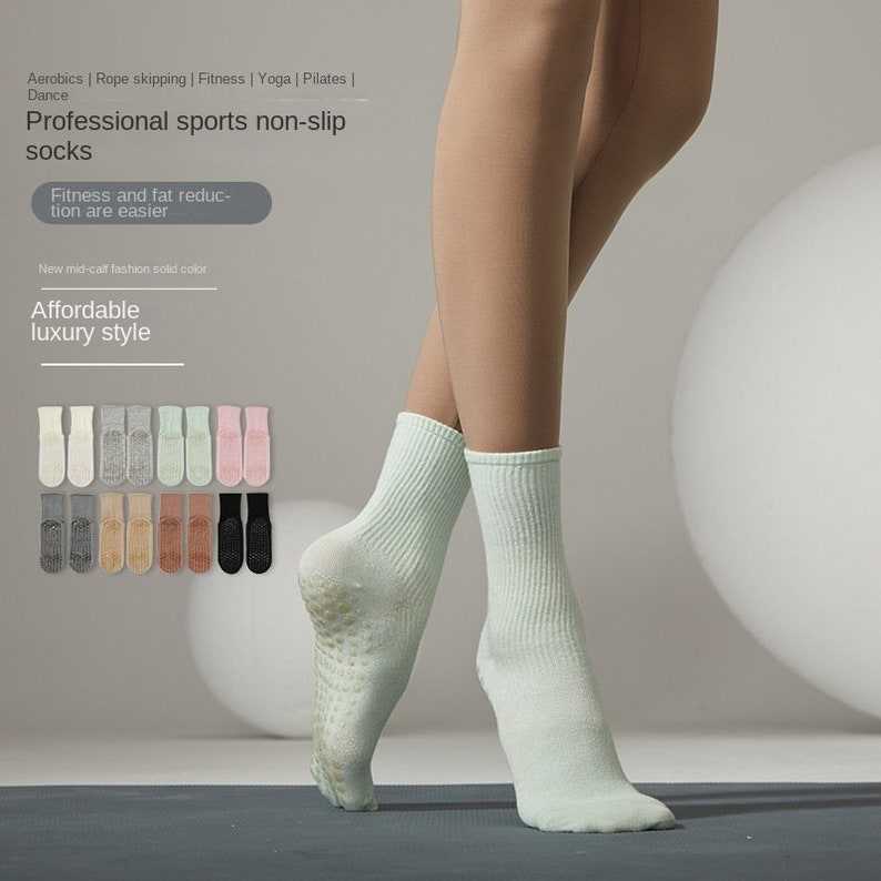 New style sports socks in middle tube Yoga socks in autumn winter Pilates socks  anti-skid Socks