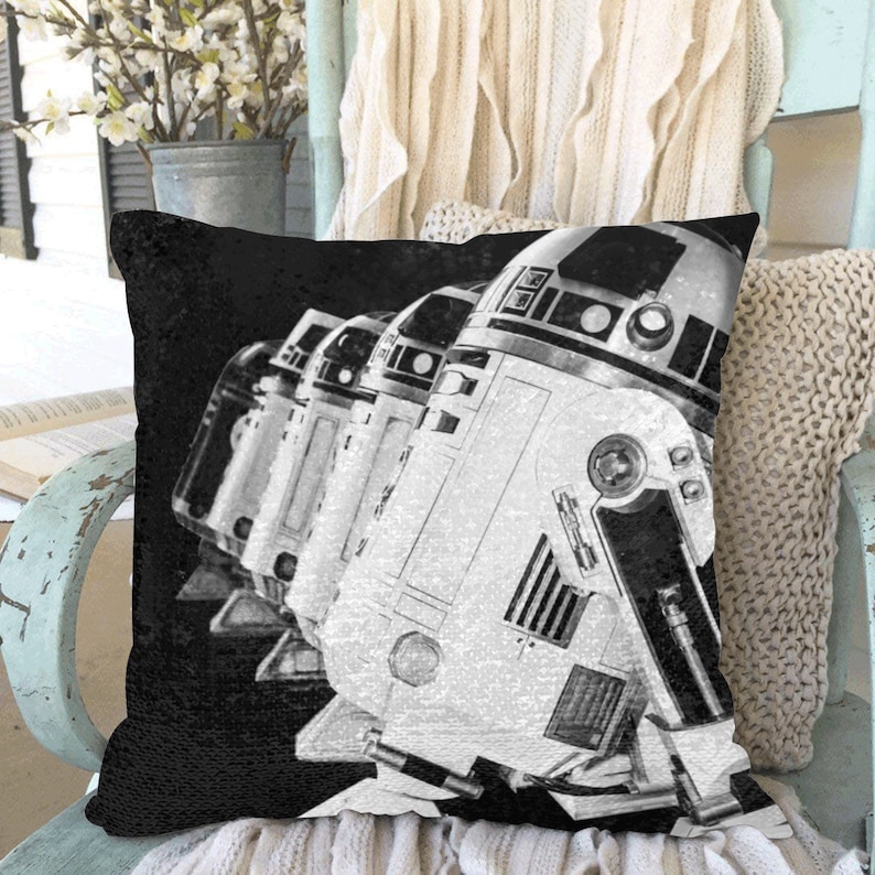  Star Wars: A New Hope Exclusive Group Illustration Throw Pillow  : Home & Kitchen