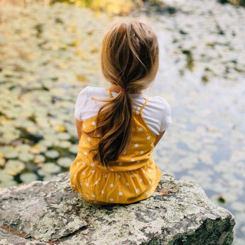 Alone Sad Girl Dp,  Alone Sad Girl Dp For Facebook, Sad Alone Girl Dp For Whatsapp 12