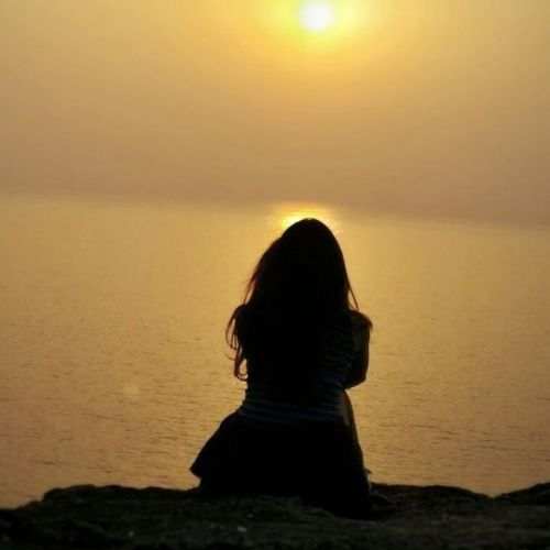 Alone Sad Girl Dp,  Alone Sad Girl Dp For Facebook, Sad Alone Girl Dp For Whatsapp 41