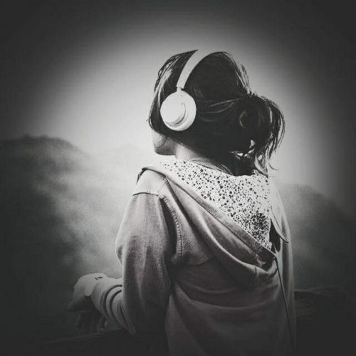 Alone Sad Girl Dp,  Alone Sad Girl Dp For Facebook, Sad Alone Girl Dp For Whatsapp 49