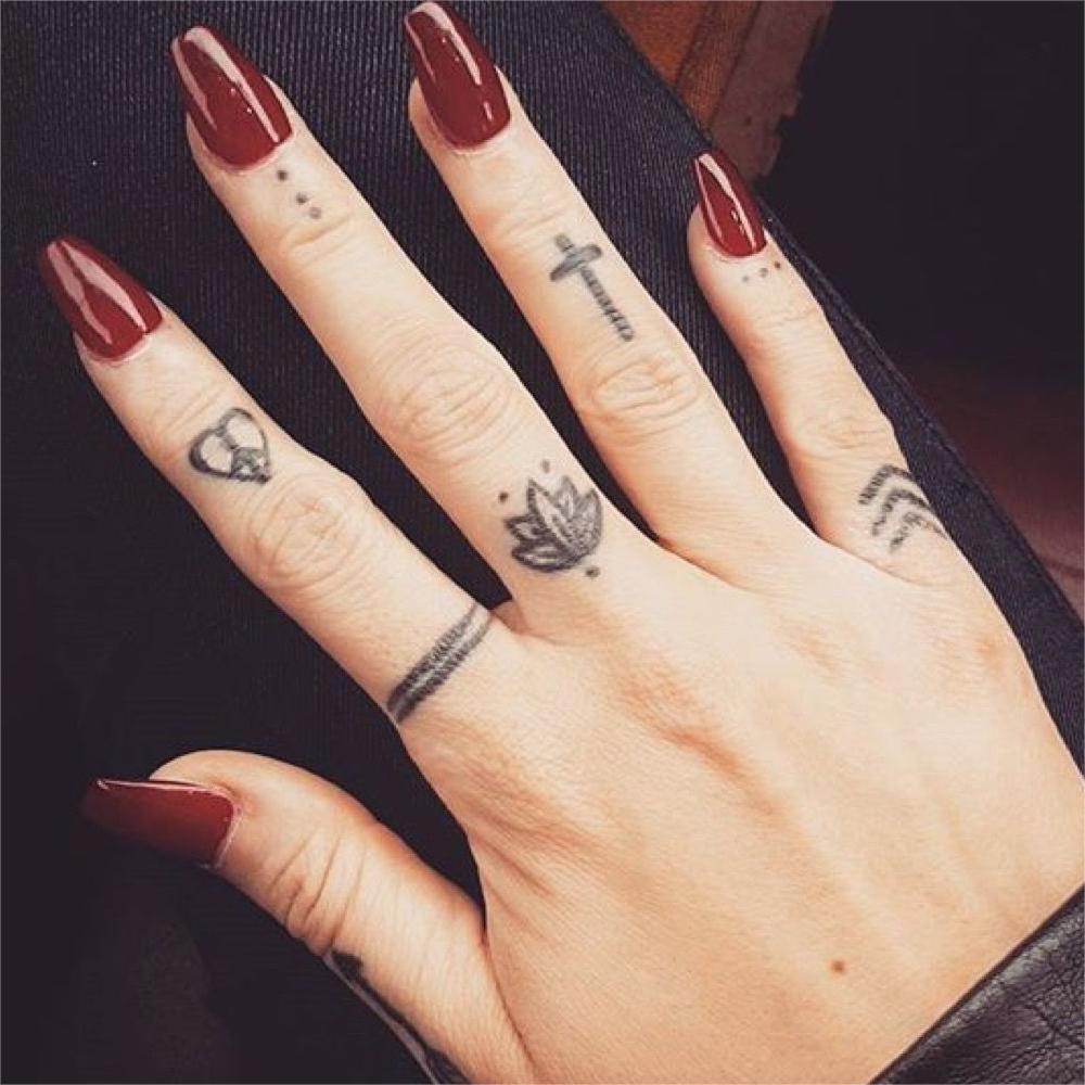 Finger Tattoos For Girls,Tattoos For Girls In Finger