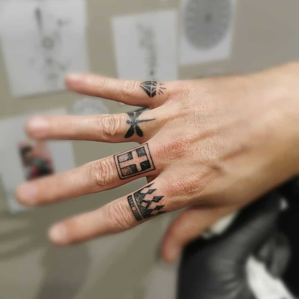 Finger Tattoos Men,Small Finger Tattoos For Men