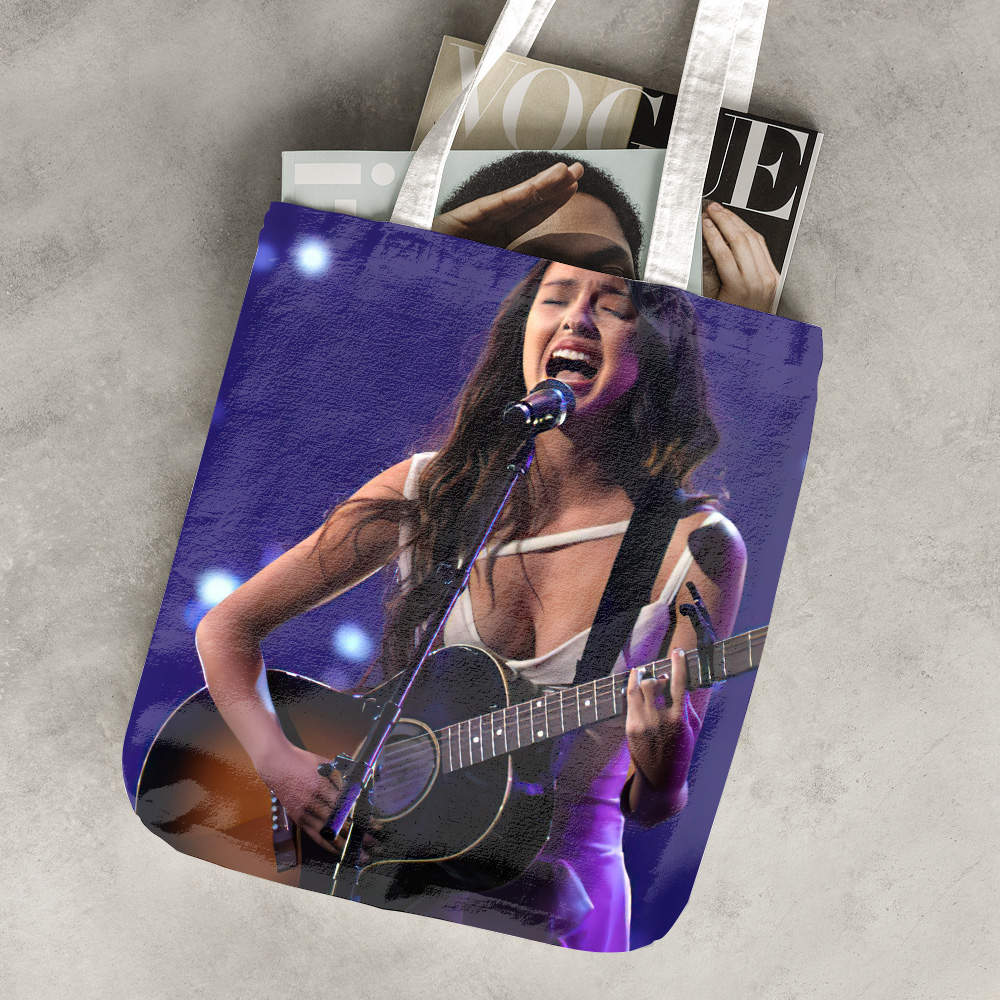 Celebrity handbags: Olivia Rodrigo @Olivia Rodrigo 👜 #handbagcollecti