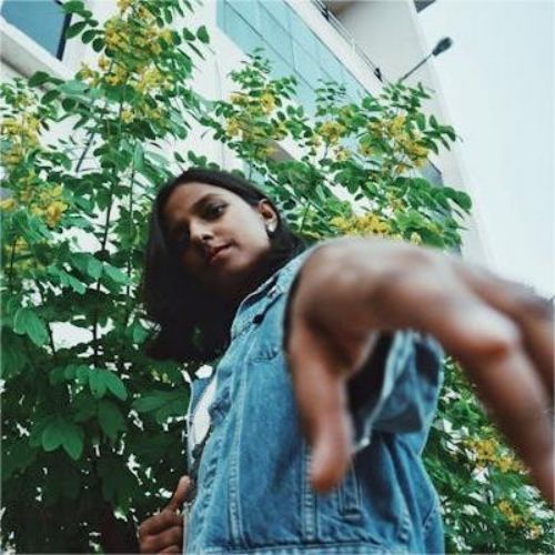 stylish whatsapp dp for girl,modern stylish whatsapp dp for girls 38