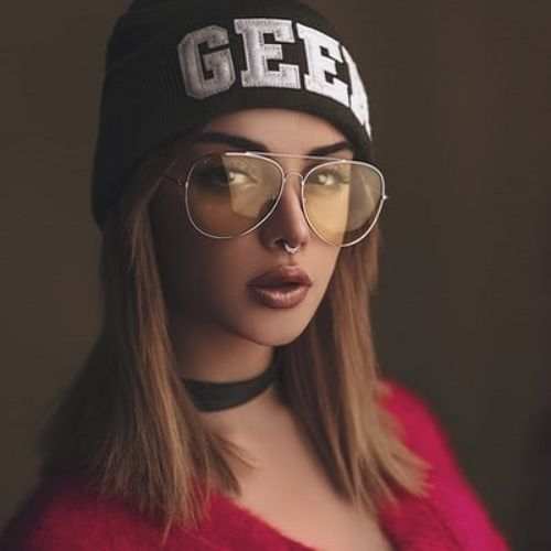 stylish whatsapp dp for girl,modern stylish whatsapp dp for girls 35