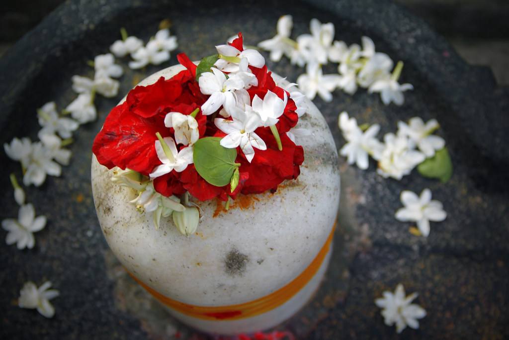 Shiva Lingam Images With Flowers